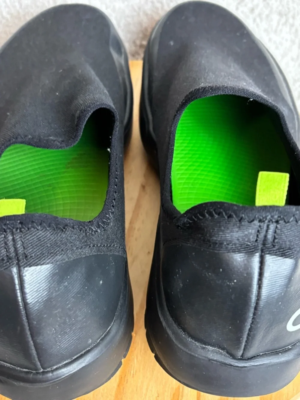 Oofos Shoes Womens 10 Black OOmg eeZee Low Slip on Recovery Sneakers